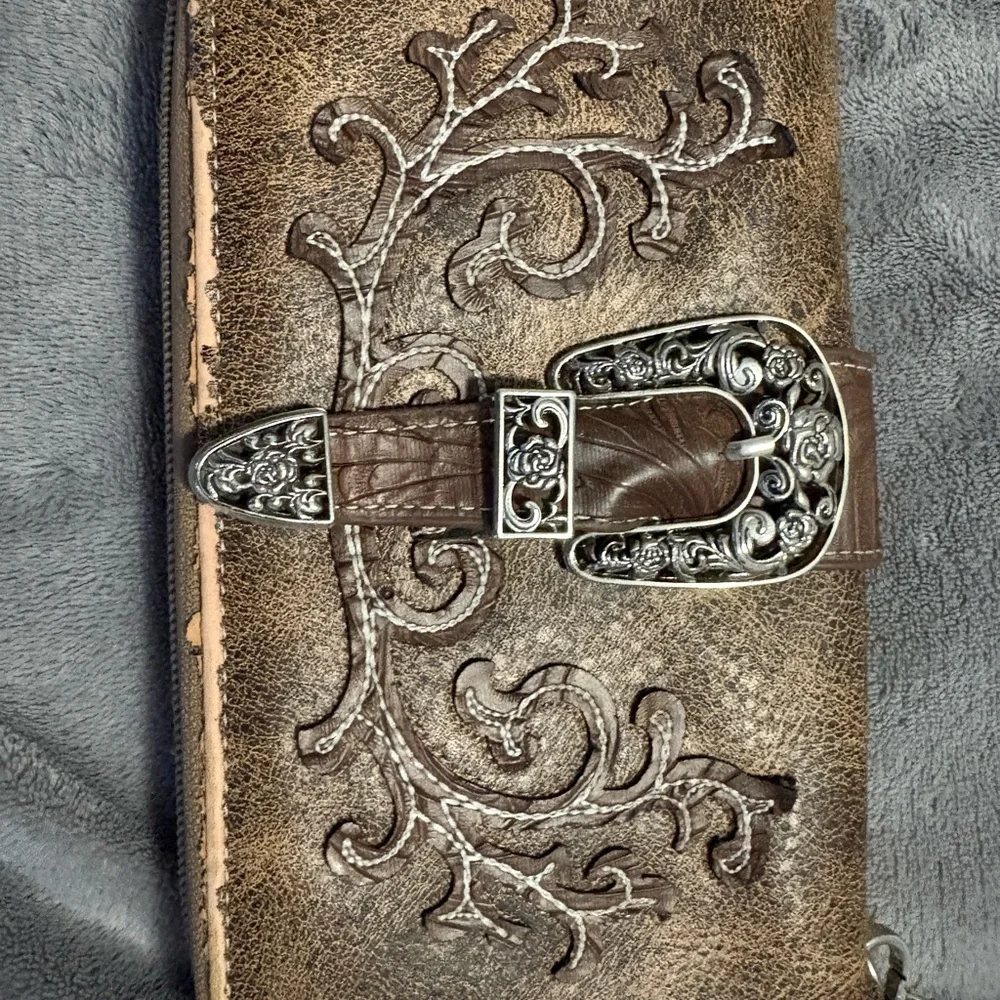 Vintage Brown Leather Clutch with Ornate Buckle - Picture 2 of 8